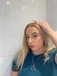 Strongqueen webcam model stream image