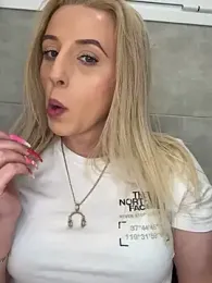 Strongqueen webcam model stream image