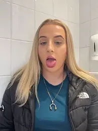 Strongqueen webcam model stream image