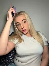 Strongqueen webcam model stream image