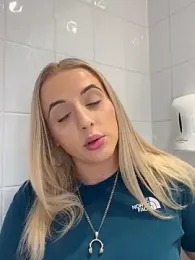 Strongqueen webcam model stream image