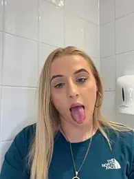 Strongqueen webcam model stream image