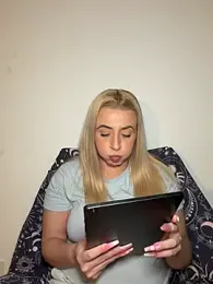 Strongqueen webcam model stream image