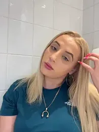 Strongqueen webcam model stream image