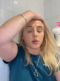 Strongqueen webcam model stream image