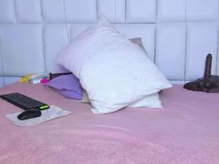 kyana-cream webcam model stream image