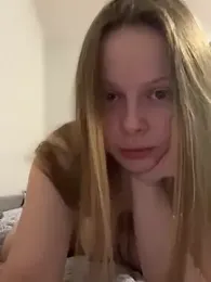 wrenlie webcam model stream image