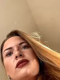 ElenaRebelle webcam model stream image