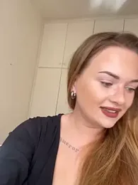 ElenaRebelle webcam model stream image