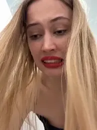 blonde_exe webcam model stream image