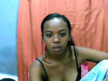 Niainahh webcam bongacams model stream image