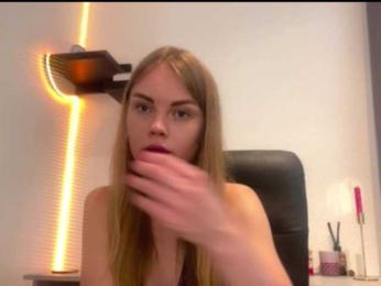 SunStrike webcam bongacams model stream image