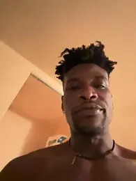 MrDaddyBlackNi9e webcam model stream image