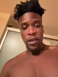 MrDaddyBlackNi9e webcam model stream image