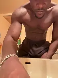 MrDaddyBlackNi9e webcam model stream image