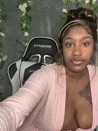 ToyaThick webcam model stream image