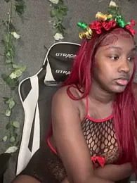 ToyaThick webcam stripchat model stream image