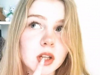 AntoniaCrumpton webcam model stream image