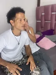 MaxyRyan webcam model stream image