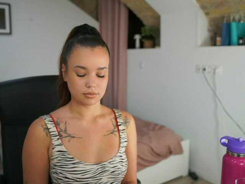 synneglows webcam bongacams model stream image