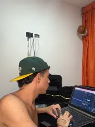 Yoskingg_moisest webcam model stream image