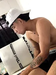 logannth webcam stripchat model stream image