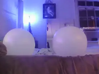 Luv2SuckBWC92 webcam model stream image