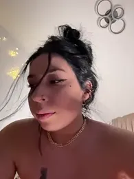 KimArts webcam stripchat model stream image