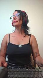 mahina84_ webcam model stream image