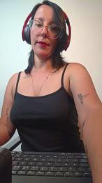 mahina84_ webcam model stream image