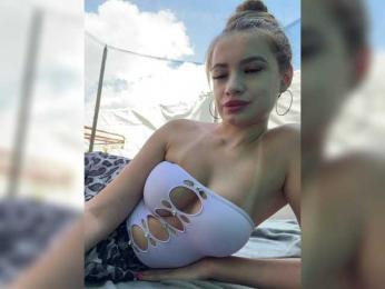 ------_ webcam bongacams model stream image