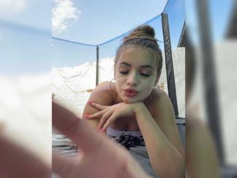------_ webcam model stream image