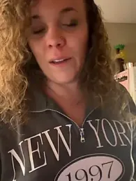 XoMisty webcam model stream image