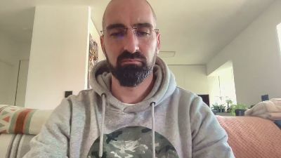 v1c70r1985 webcam cam4 model stream image