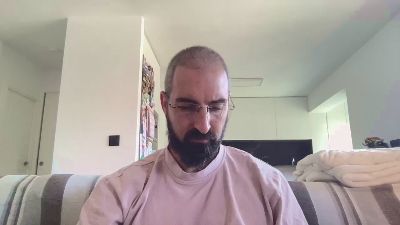 v1c70r1985 webcam cam4 model stream image