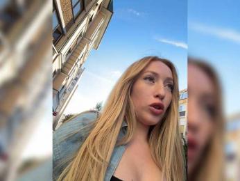 Chloee webcam model stream image