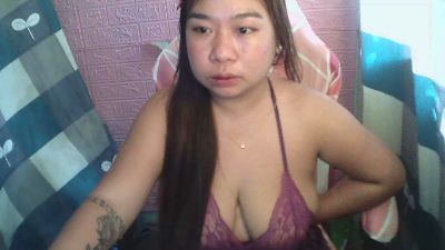 holy_phoebe24 webcam model stream image