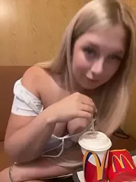CherryAuroraa webcam model stream image