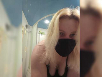 WhiteCrystal webcam model stream image