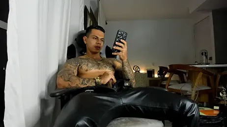 Aron_Dark webcam model stream image