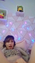 Irresistible34 webcam model stream image