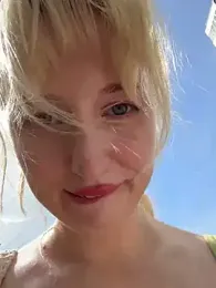 RonnieKiss webcam model stream image