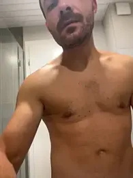 Adventurehotman webcam model stream image