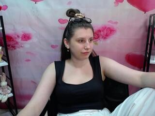 Liliana Shine webcam model stream image
