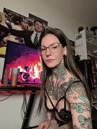 BrownieyQueen webcam model stream image