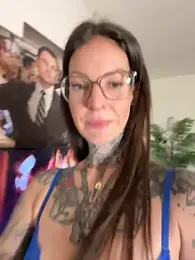 BrownieyQueen webcam model stream image