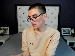 Leo Howard webcam model stream image