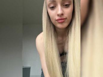 MilaLuxury webcam bongacams model stream image