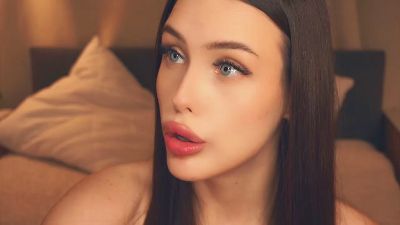 RoxanaHronek webcam model stream image