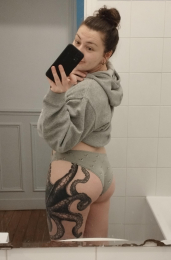 SubmissiveA webcam cam4 model stream image